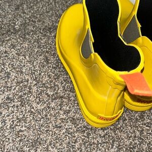 Size 38 women swims yellow boot